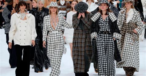 karl lagerfeld chanel show.